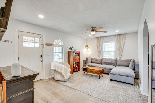 Cozy Kansas City Home - 3 Mi to Worlds of Fun!