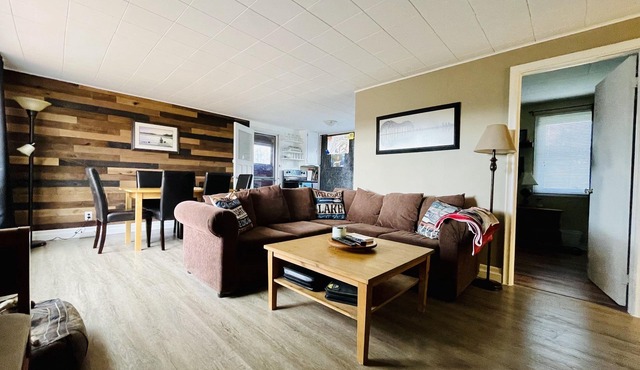 Cozy Kawartha Cottage right on the water