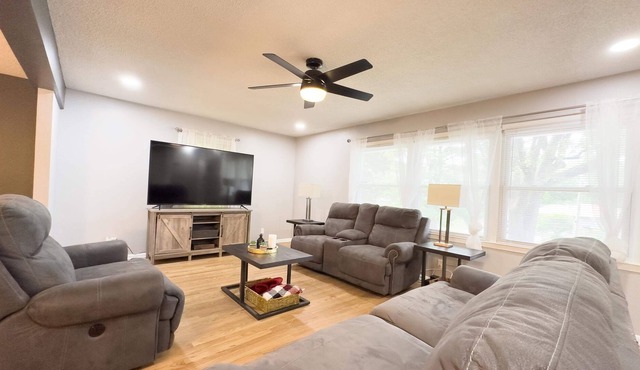 Cozy KC Home 6 beds Arcade & Pool Table 15Min> PNL