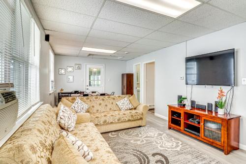 Cozy Keansburg Cottage Walk to Beach and Boardwalk!