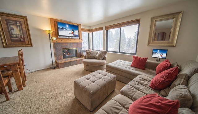 Cozy Keystone Studio | Lake, Trails, + Pool