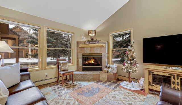 Cozy Keystone Townhome - walkable to both base areas!