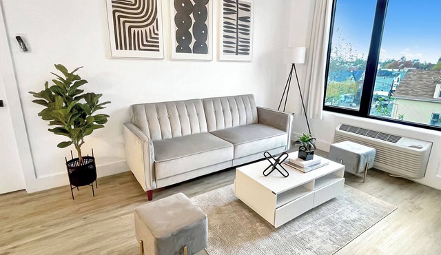 Cozy King 1BR w/Pool + Gym Near EWR & MetLife