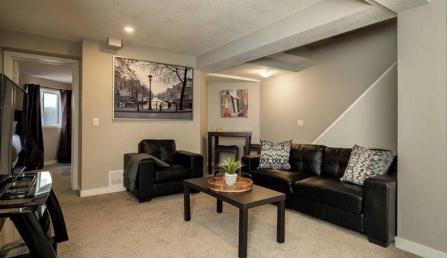 Cozy king and queen apartment near inner Calgary