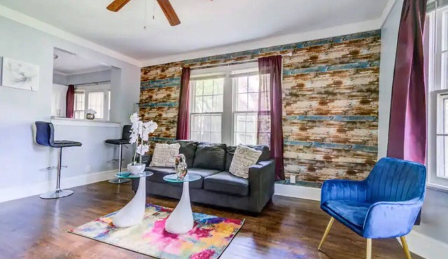 Cozy King bed and Queen Sofa bed Apt