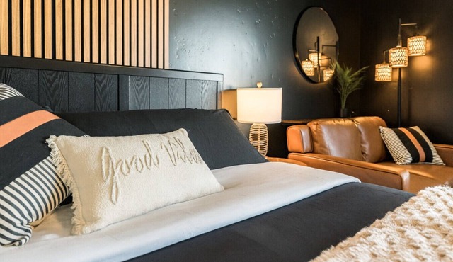 Cozy King Bed, Coffee Bar, Hot Tub