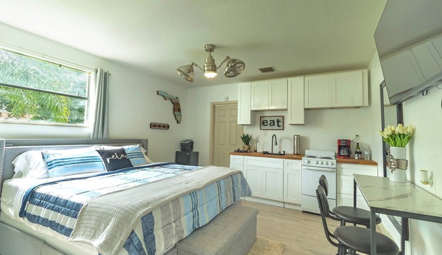 Cozy KING bed Guest Suite in sunny Orlando Fl, near Universal and Disney