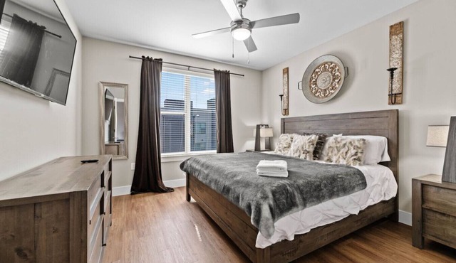 Cozy King Bed | Pool+Gym+Free Parking+Stockyards