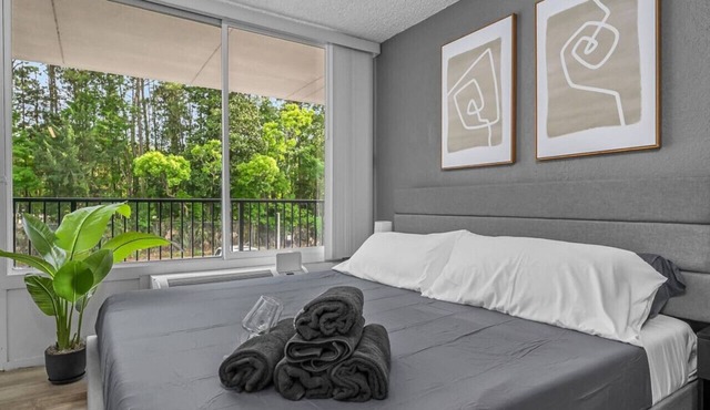 Cozy King Bed Suite—Mins to Downtown Jacksonville!