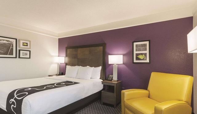 Cozy King Room at La Quinta Inns & Suites, Free Breakfast, Near Canyon View Park