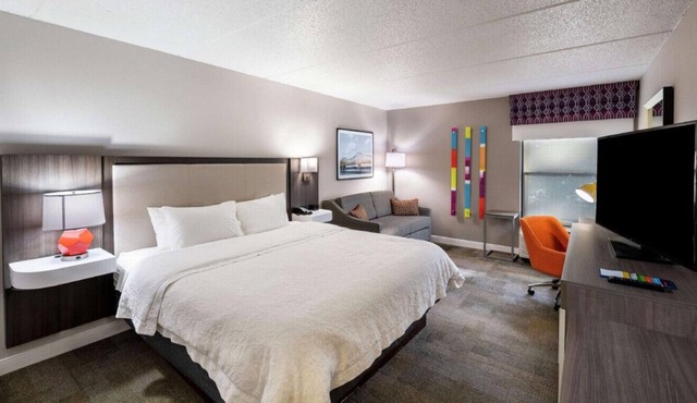 Cozy King Room! Best in Luxury & Comfort