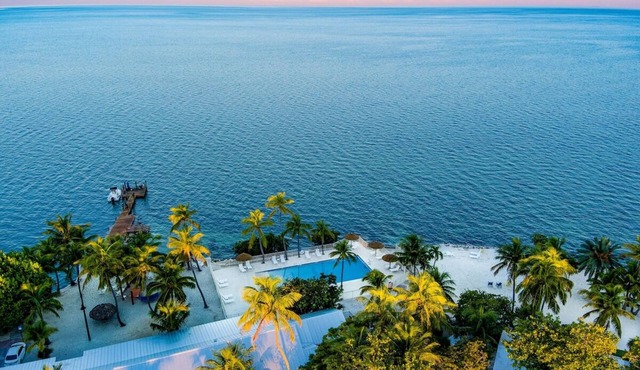Cozy King Studio by Water: 2 Units w/Fridge, Kayak & Bike & Pool Access, Yoga!