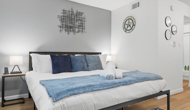 Cozy King Studio-Fully Equipped/Perfect for 30+ Day Stays-Close to Downtown