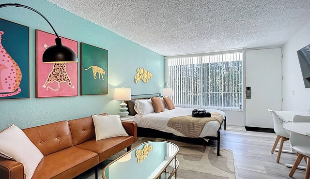 Cozy King Studio | 5 Min to Zoo, JU & DT