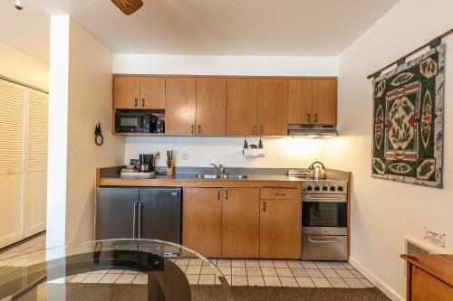 Cozy King Studio w/Lake View #145 at Donner Lake Village