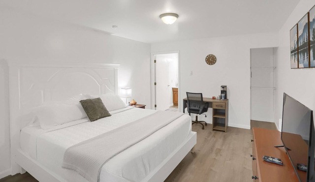 Cozy King Suite in Halifax PA - Pet Friendly