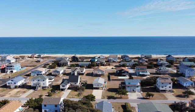 Cozy Kitty Hawk Cottage with Hot Tub, Fire pit and Ocean View
