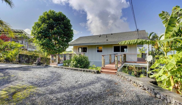 Cozy Kona Coast Apt w/Lanai ~ 8 Miles to Beach!