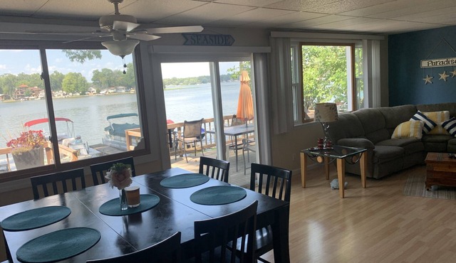 Cozy Koontz lake House right on the water, 30 min to Notre Dame