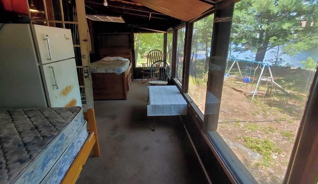 Cozy Lakeside Cabin on Kasshabog Lake, Pets Welcome!