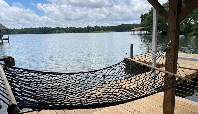 Cozy Lake Hickory Cabin