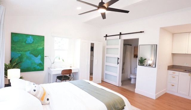 Cozy La Costa Studio Retreat