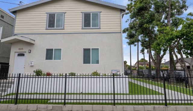 Cozy LA Home Base for Your City Adventures