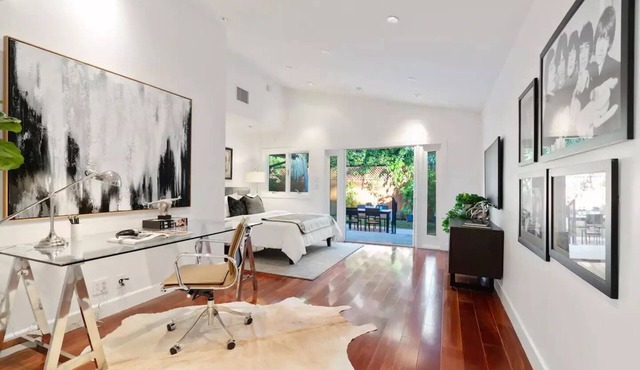 Cozy LA Living West Hollywood Home