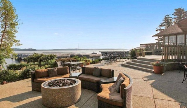 Cozy Lakefront Condo in Abby Springs