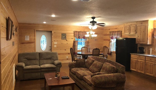 Cozy Lake Area Cabin! Sandy Beaches nearby and close to boat launch!