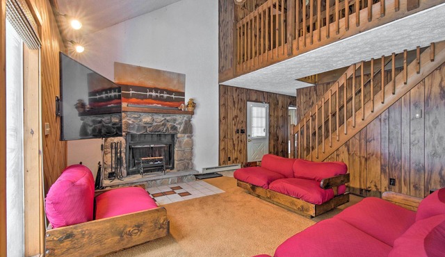 Cozy Lake Ariel Home w/Community Amenities!