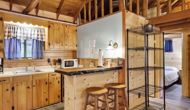 Cozy Lake Cabin 3 with Boatdock