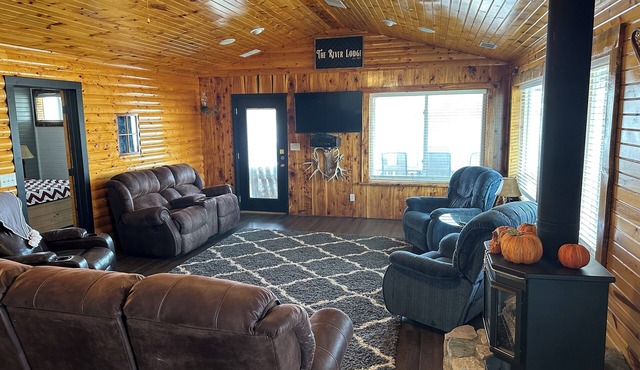 Cozy lake cabin along the Platte River.