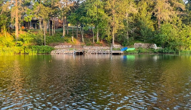 Cozy lake cabin, fishing opener, lakefront!