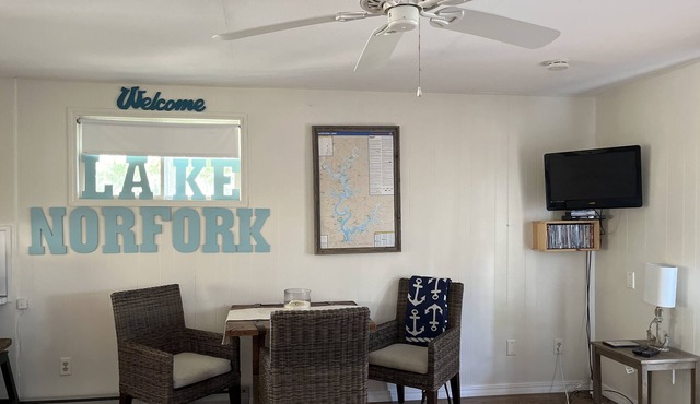 Cozy lake cabin-lake view!