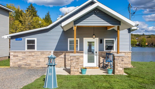 Cozy Lake Cabin · Swim Platform · 5 min Colgate, Lake Moraine Home #2 Near Colgate University