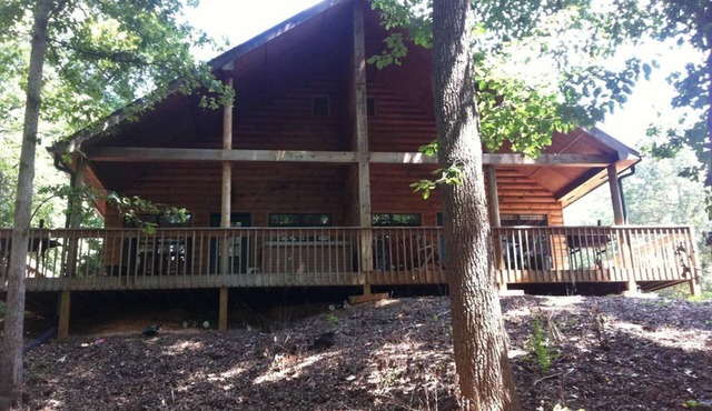 Cozy Lake Cabin for monthly rental. 2BR/1 bath cabin with jacuzzi hot tub.