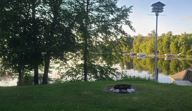 Cozy Lake Cabin W/ Private Beach! No cleaning fee!