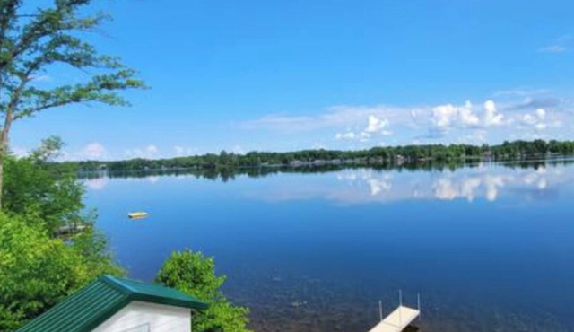 Cozy lake cabin with the best view on the lake! Pet friendly!