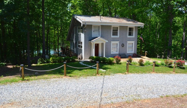 Cozy Lake Cabin with Great Water View