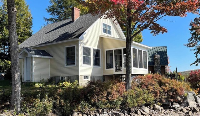 Cozy Lake Cottage on Coldstream