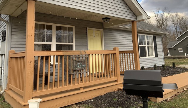 Cozy Lake Cottage. Family Friendly Hot Tub and Pool