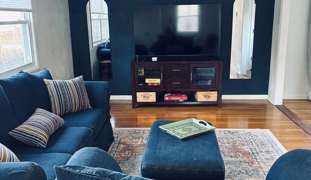 Cozy lake cottage with table games