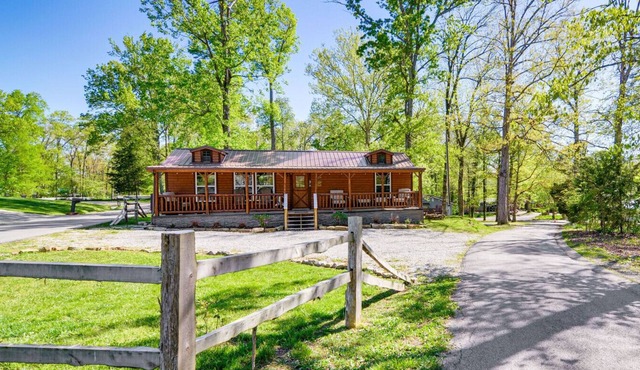 Cozy Lake Cumberland Cabin with Fire Pit