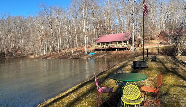 Cozy lake-front 1-bedroom cabin in beautiful Sparta with AC/Heating