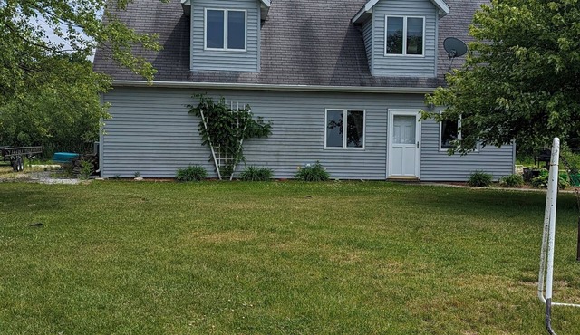 Cozy lake front apartment on Waldron Lake for weekly or weekend getaways.