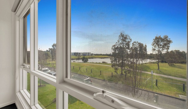 Cozy lake front apartment