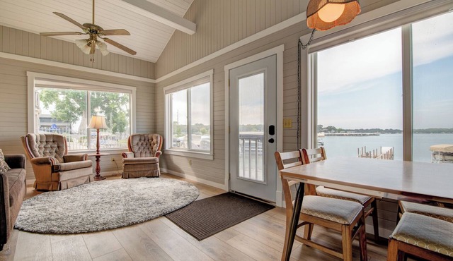 Cozy Lake Front Cabin - East Lake Private Dock - GREAT LOCATION Next to The Ritz