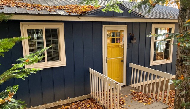 Cozy, lake front cabin on beautiful Stanley Lake