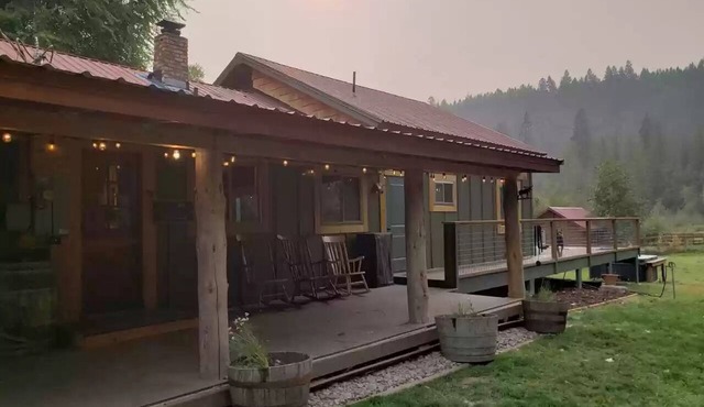Cozy Lake Front Cabin on Chain Lake!